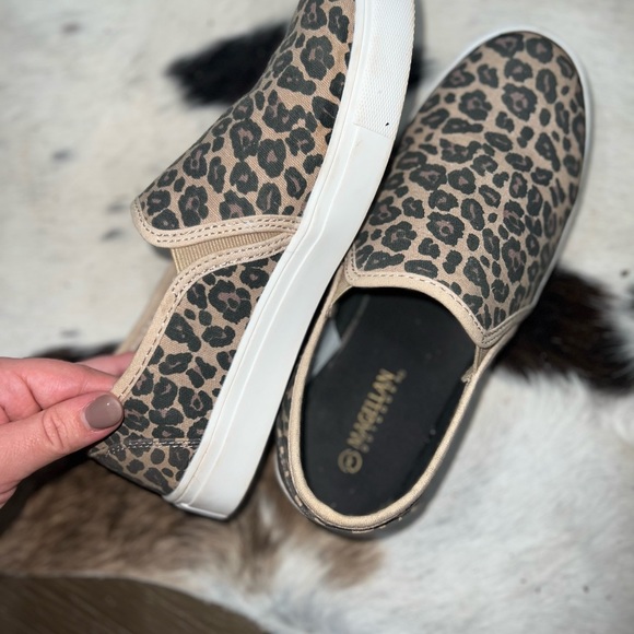Magellan cheetah print slide-ons - Picture 2 of 4